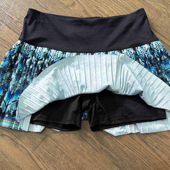 Lucky in Love pleated tennis skirt gorgeous pattern size Medium - Picture 3 of 3